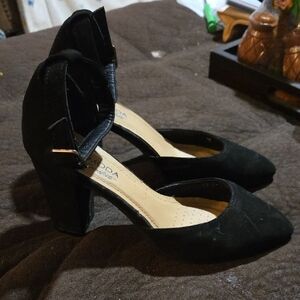 TOP Moda Black Chunky Ankle Strap Heels